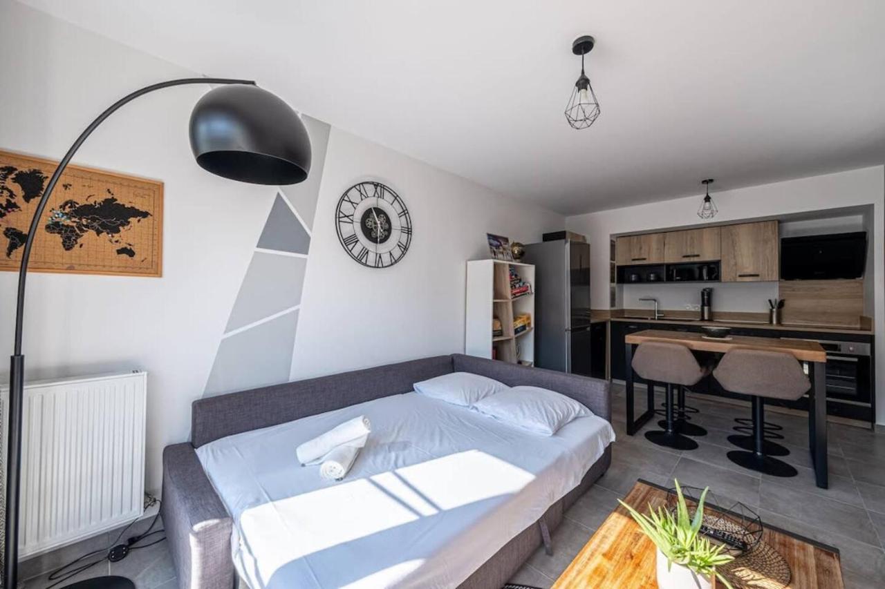 F2 Cozy Pour 4 Proche Disneyland - Fairytale Factory Villeneuve-Saint-Denis Bagian luar foto